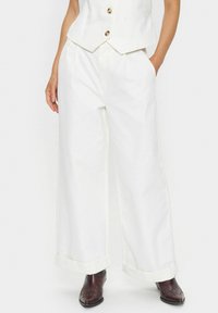 Клешеные джинсы