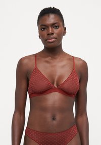 Бюстгальтер без косточек