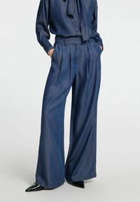 Клешеные джинсы