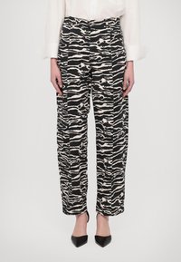 Джинсы бойфренда