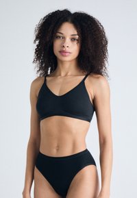 Бюстгальтер без косточек Бюстгальтер без косточек