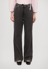 Джинсы бойфренда