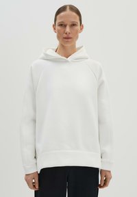 Пуловер с капюшоном Пуловер с капюшоном