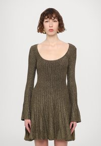 Короткое платье