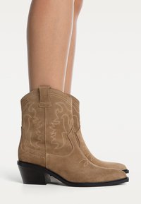 Ковбойские сапоги