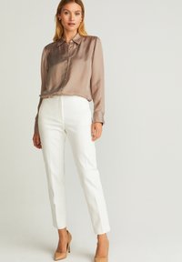 Узкие брюки