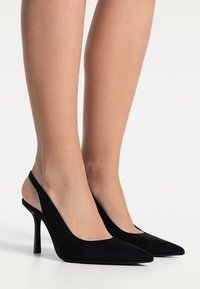 Туфли на высоком каблуке Туфли на высоком каблуке