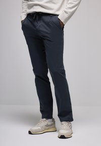 Костюмные брюки