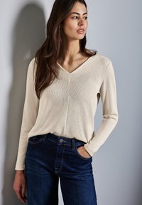 Пуловер с вырезом V Пуловер с вырезом V