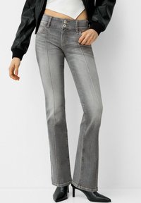 Клешеные брюки