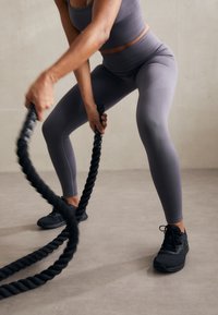 Спортивные штаны