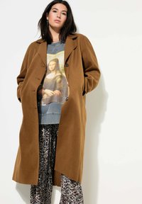 Шерстяное пальто