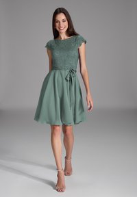 Коктейльное платье