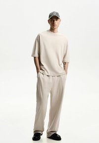 Спортивные штаны