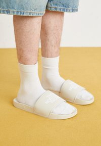 Шлепанцы Шлепанцы