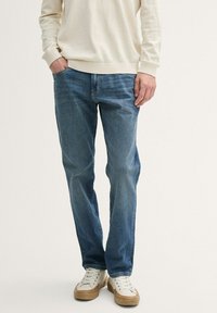 Прямые джинсы Прямые джинсы