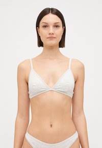 Бюстгальтер без косточек