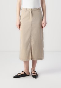 Юбка с накладными карманами