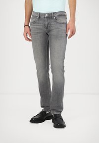 Узкие джинсы Узкие джинсы