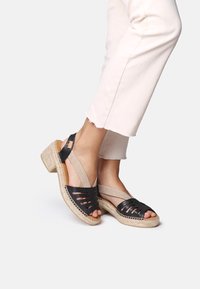 Босоножки на платформе