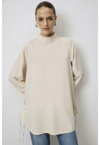 Длинная блузка