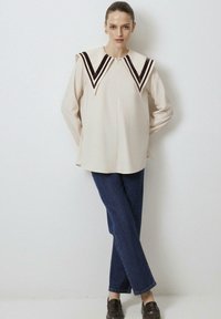 Длинная блузка