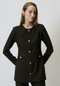 Короткое пальто