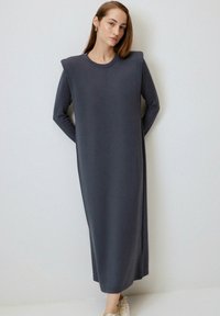 Вязаное платье