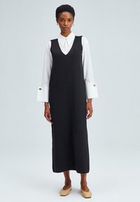 Вязаное платье