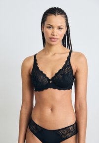 Бюстгальтер