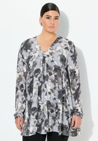 Длинная блузка