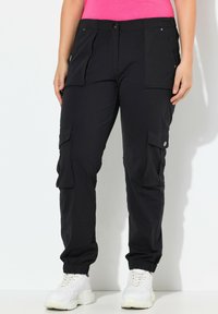 Брюки с накладными карманами