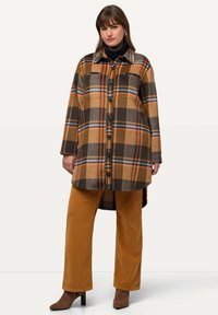 Шерстяное пальто