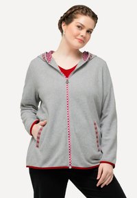 Флисовая куртка