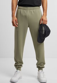 Спортивные штаны