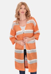 Длинный жилет