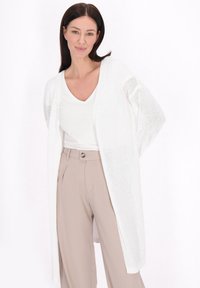 Длинный жилет