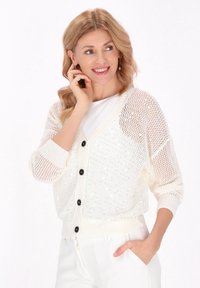 Вязаная кофта