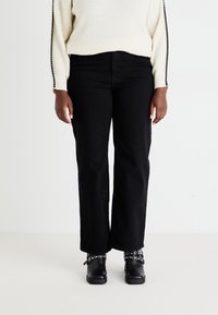 Свободные джинсы Свободные джинсы