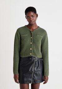 Вязаная кофта