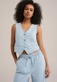 Джинсовая жилетка