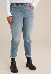 Свободные джинсы Свободные джинсы