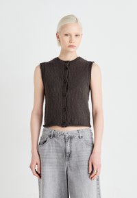 Джинсовая жилетка