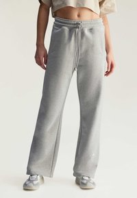 Спортивный костюм Спортивный костюм