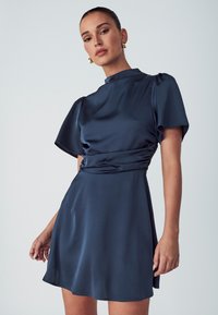 Короткое платье