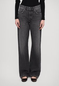 Джинсы бойфренда