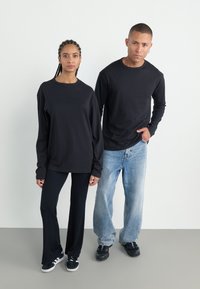 Лонгслив Лонгслив