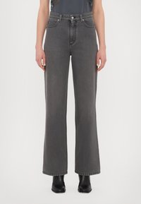 Джинсы бойфренда