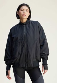 Спортивная куртка