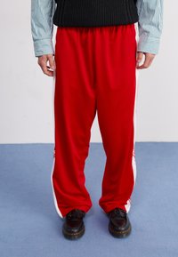 Спортивные штаны